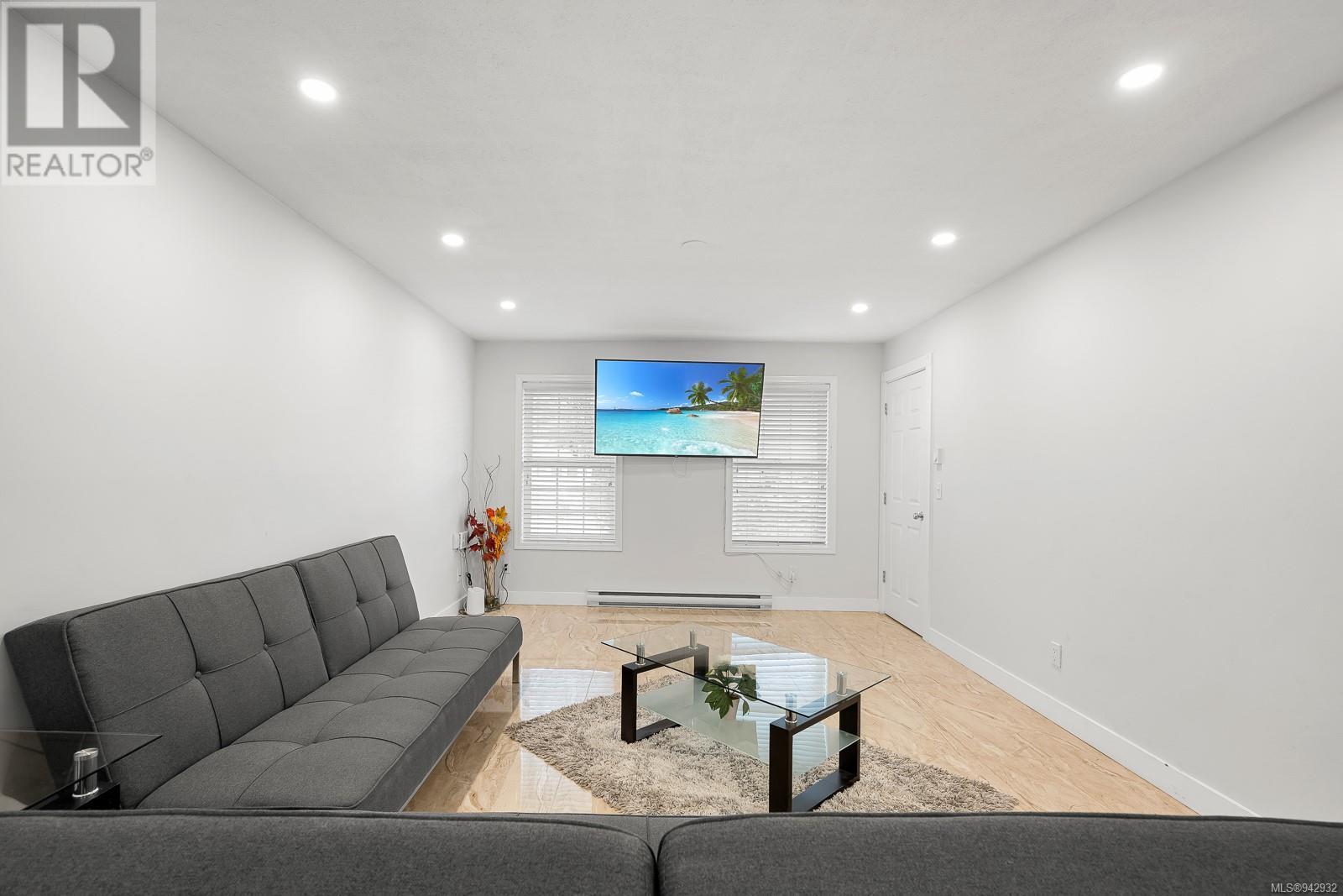 2815 STEWART Ave