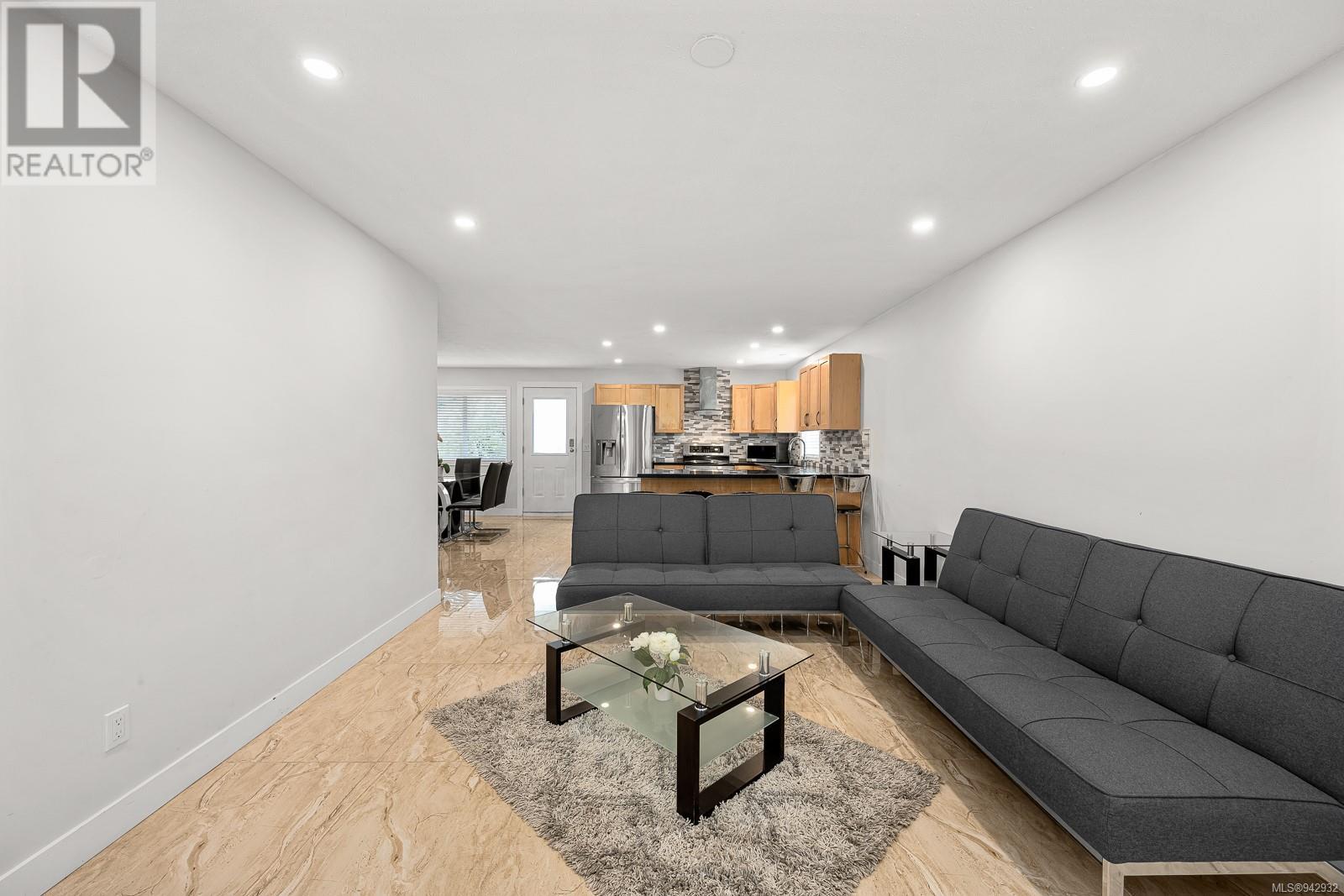 2815 STEWART Ave
