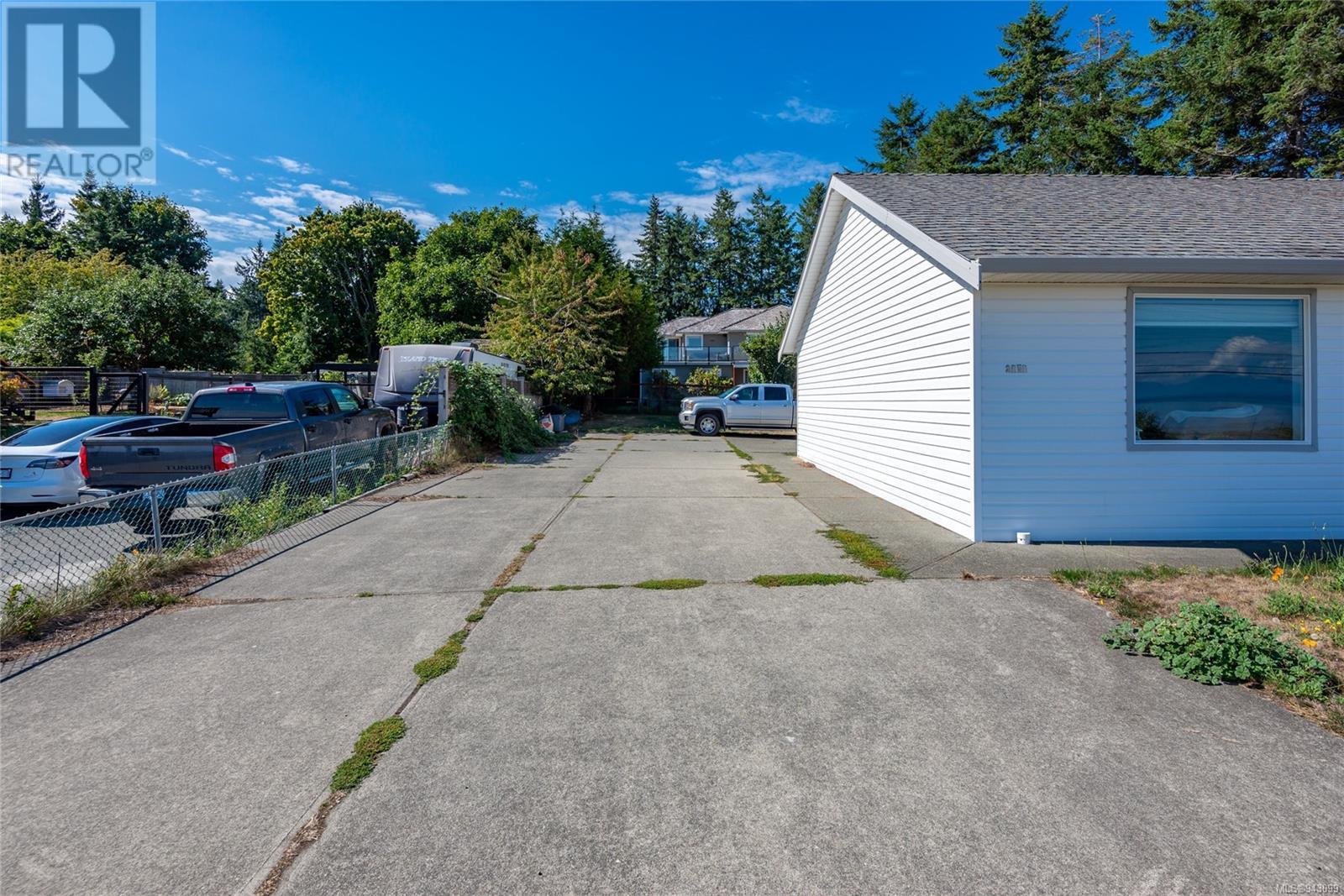 3818 Island Hwy S