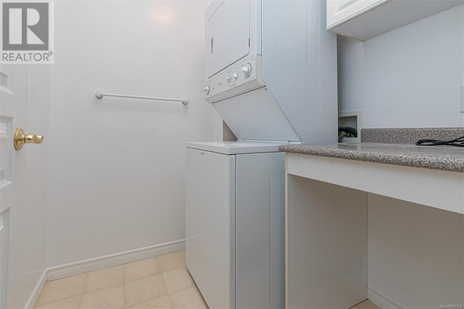 207 6585 Country Rd, #207