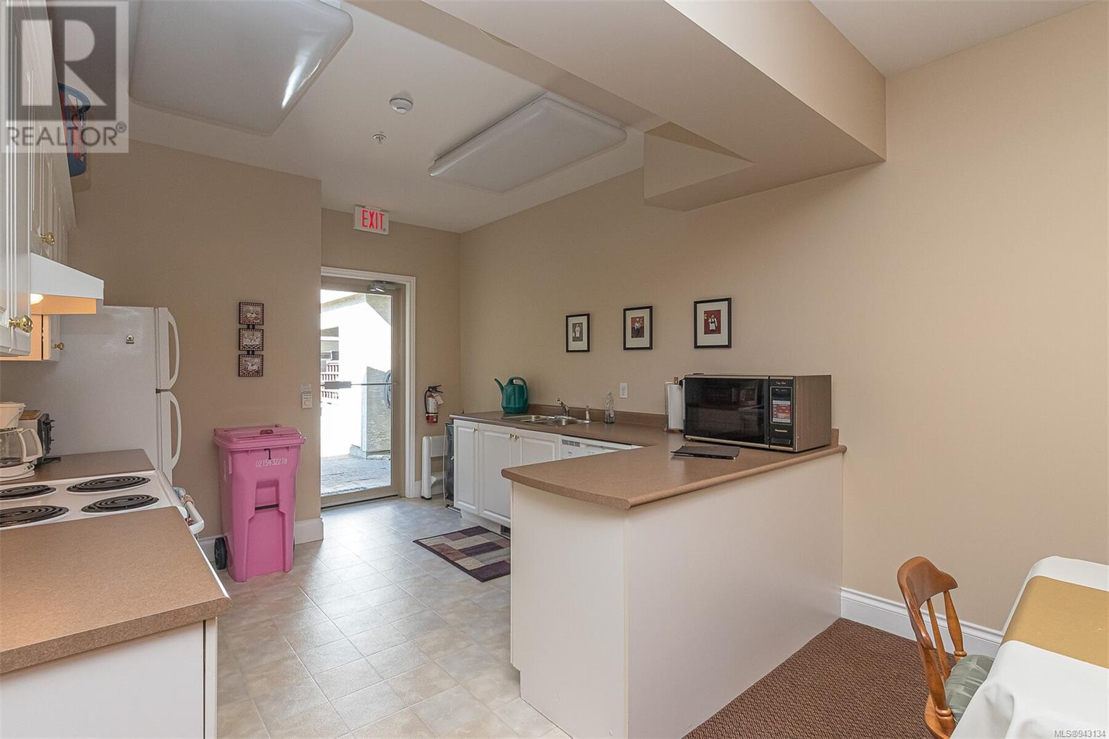 207 6585 Country Rd, #207