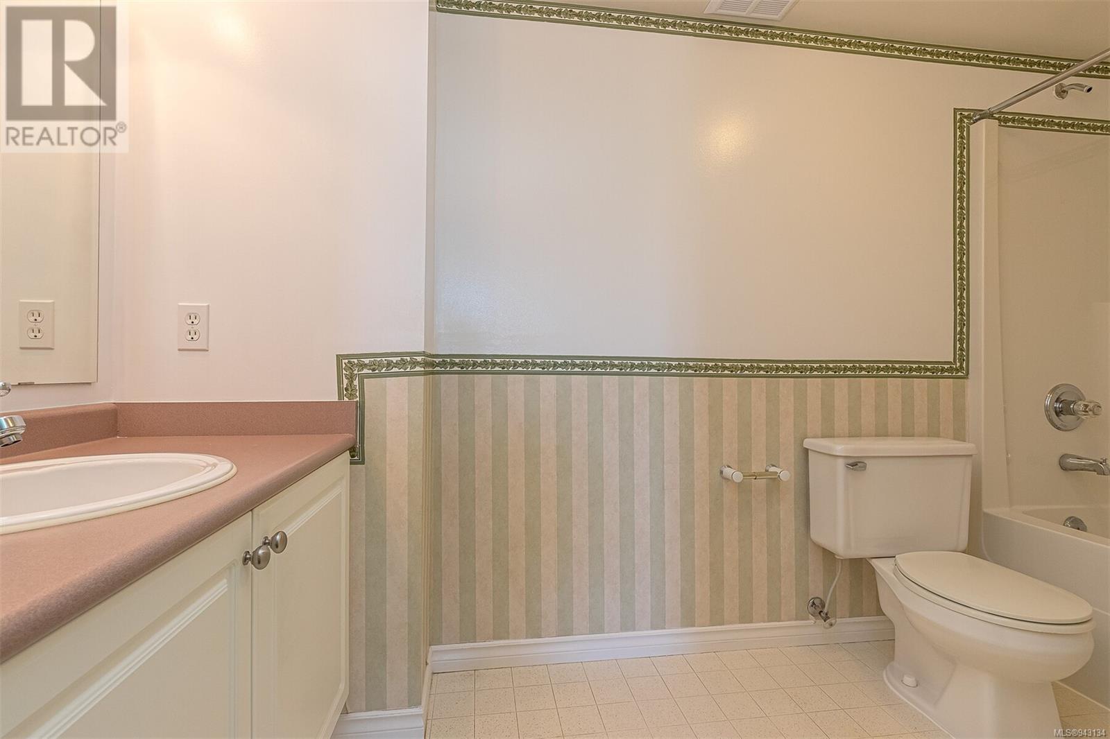 207 6585 Country Rd, #207