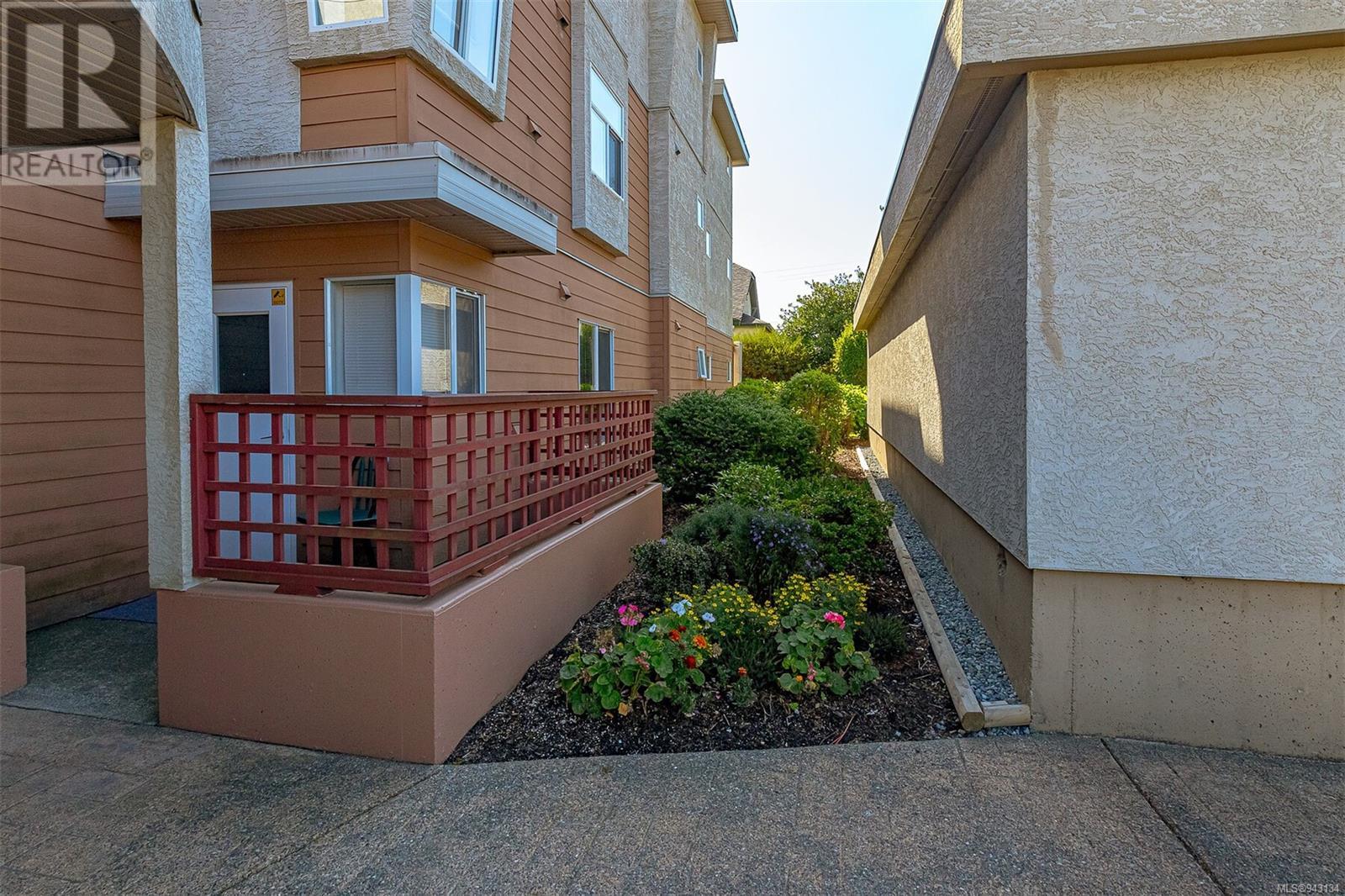 207 6585 Country Rd, #207