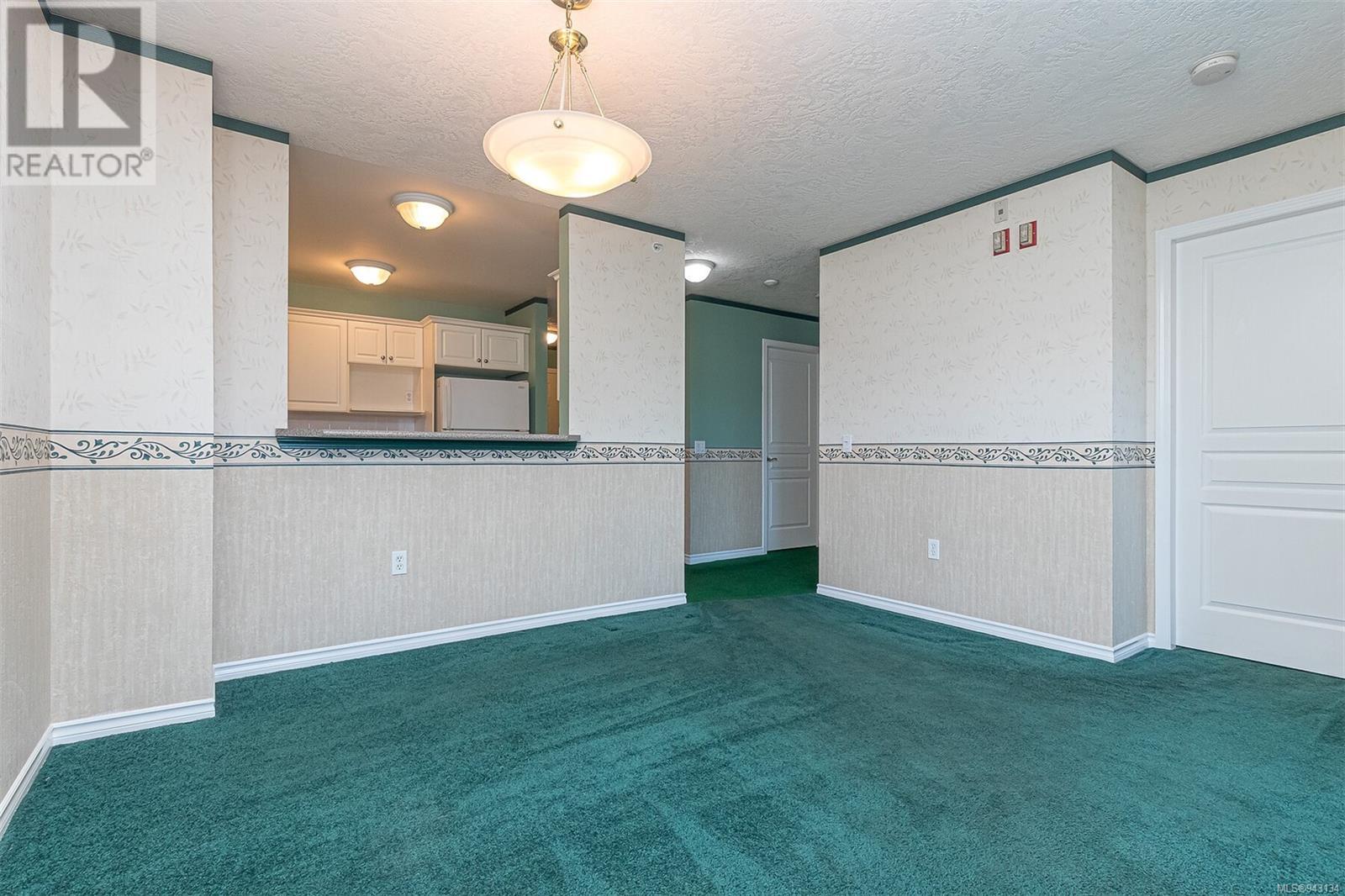 207 6585 Country Rd, #207