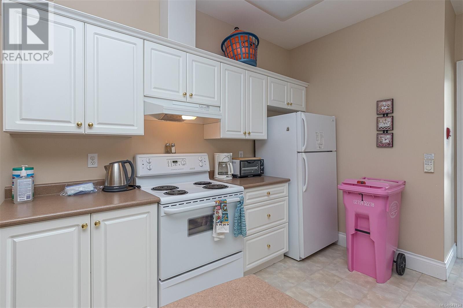 207 6585 Country Rd, #207