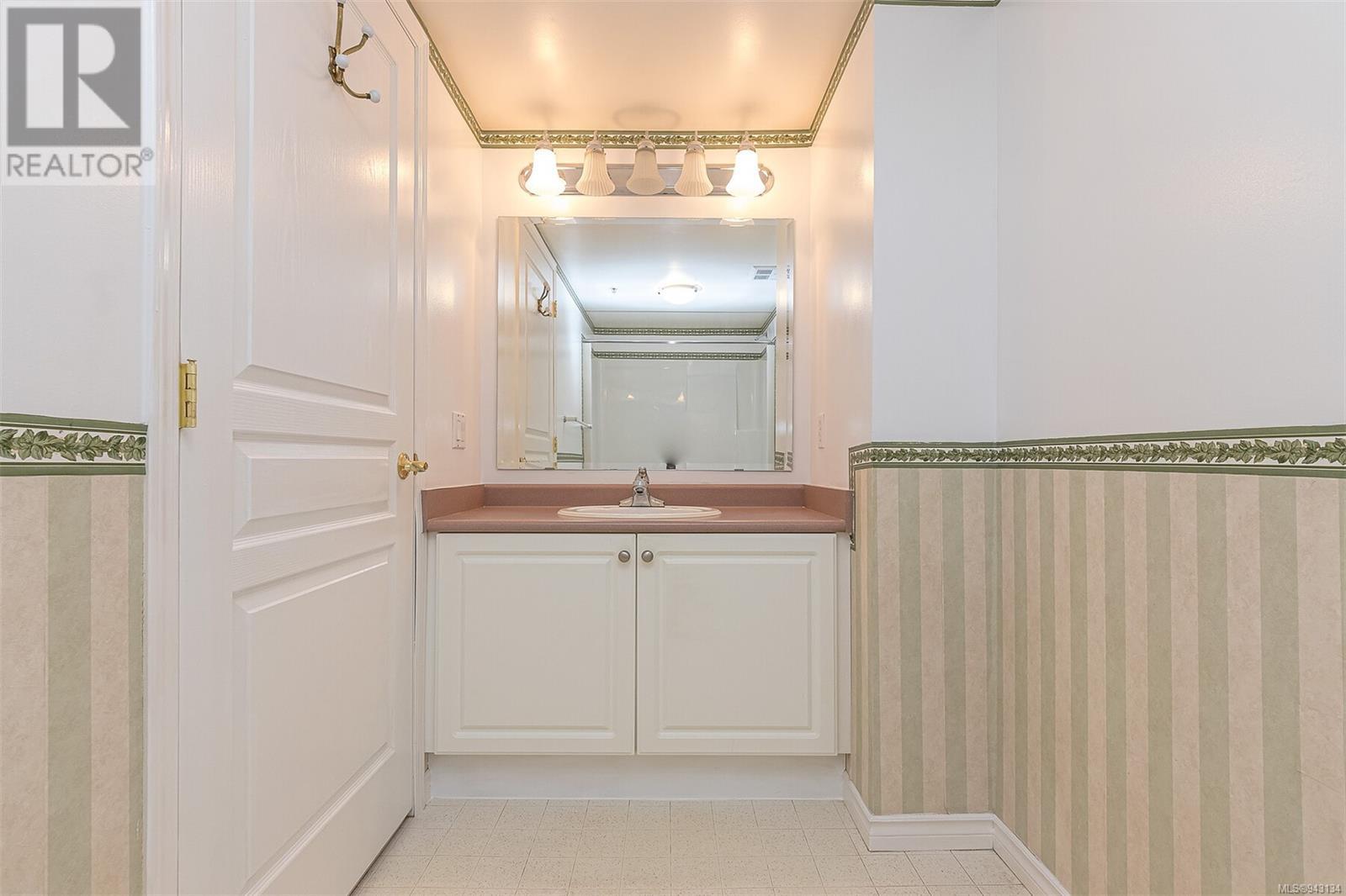 207 6585 Country Rd, #207