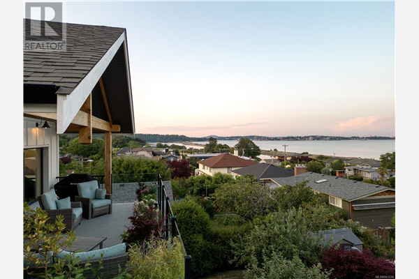 132 Milburn Dr, Colwood