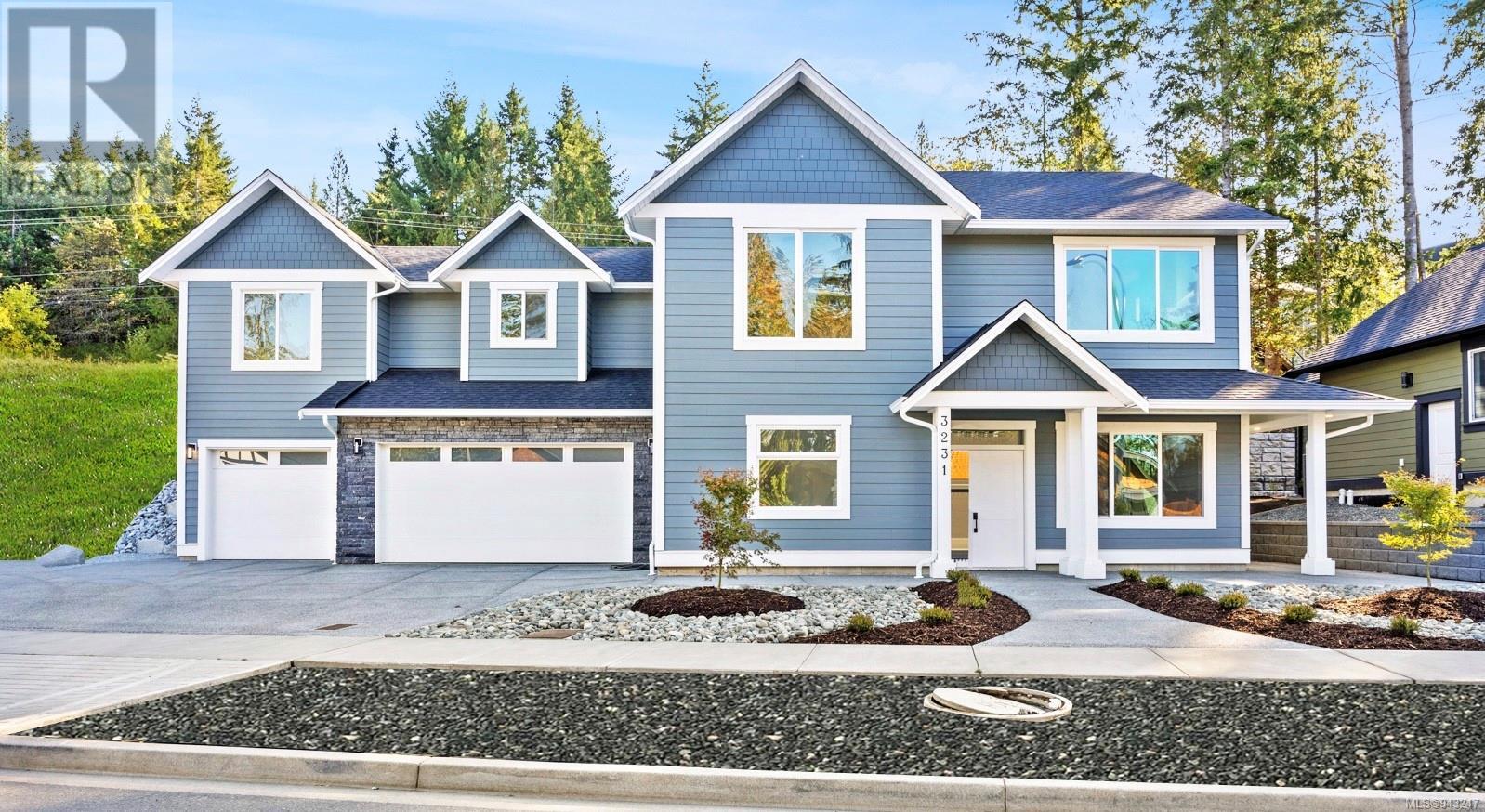 3231 Klanawa Cres