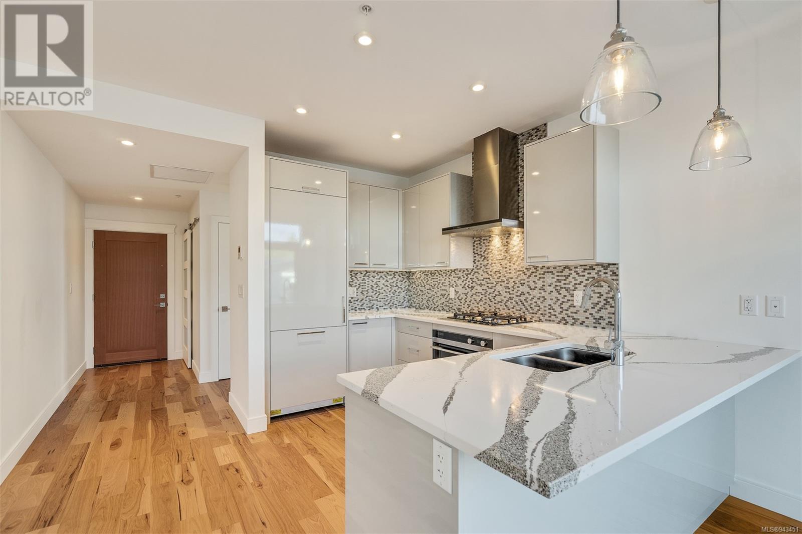 212 916 Lyall St, #212