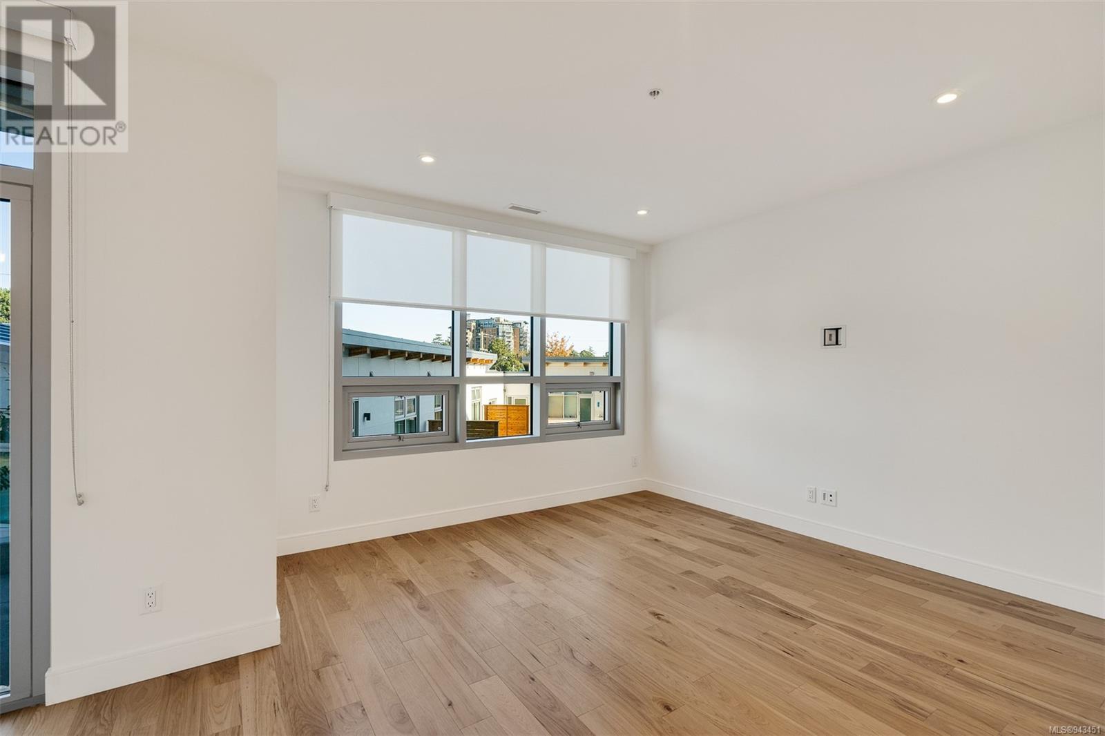 212 916 Lyall St, #212