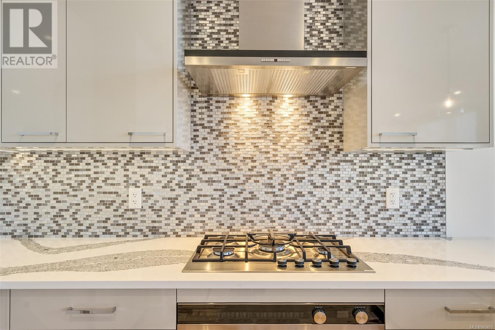 212 916 Lyall St, #212
