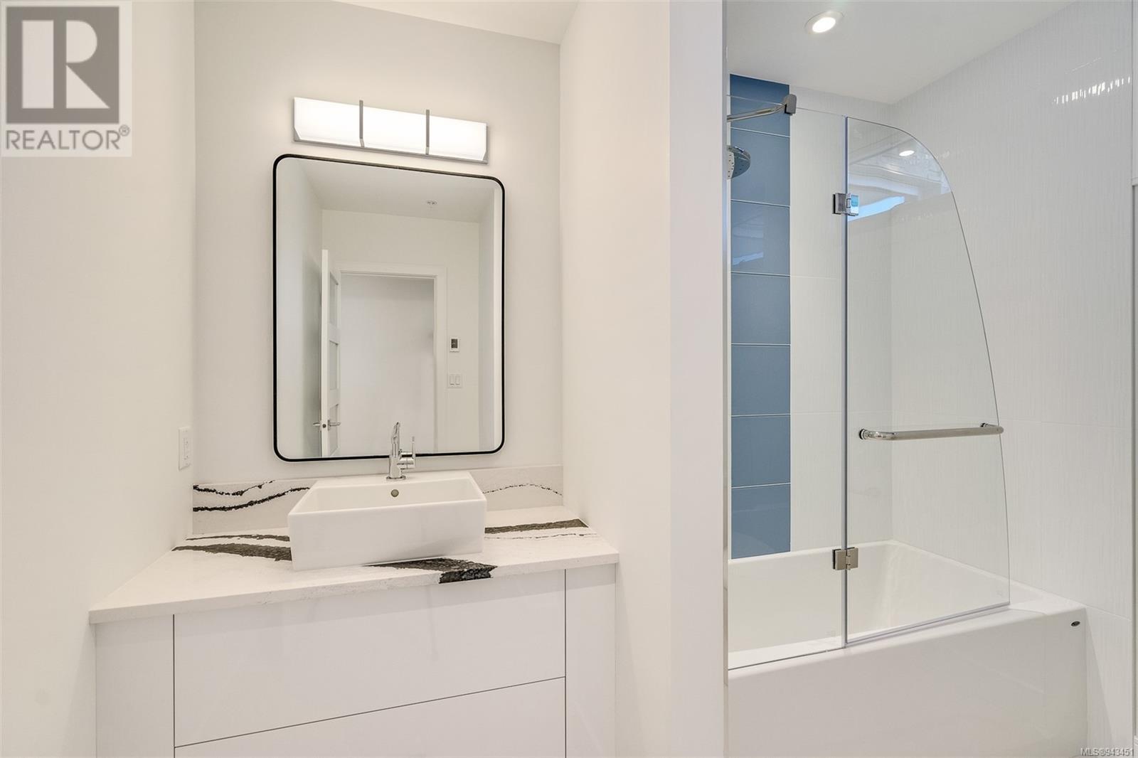212 916 Lyall St, #212