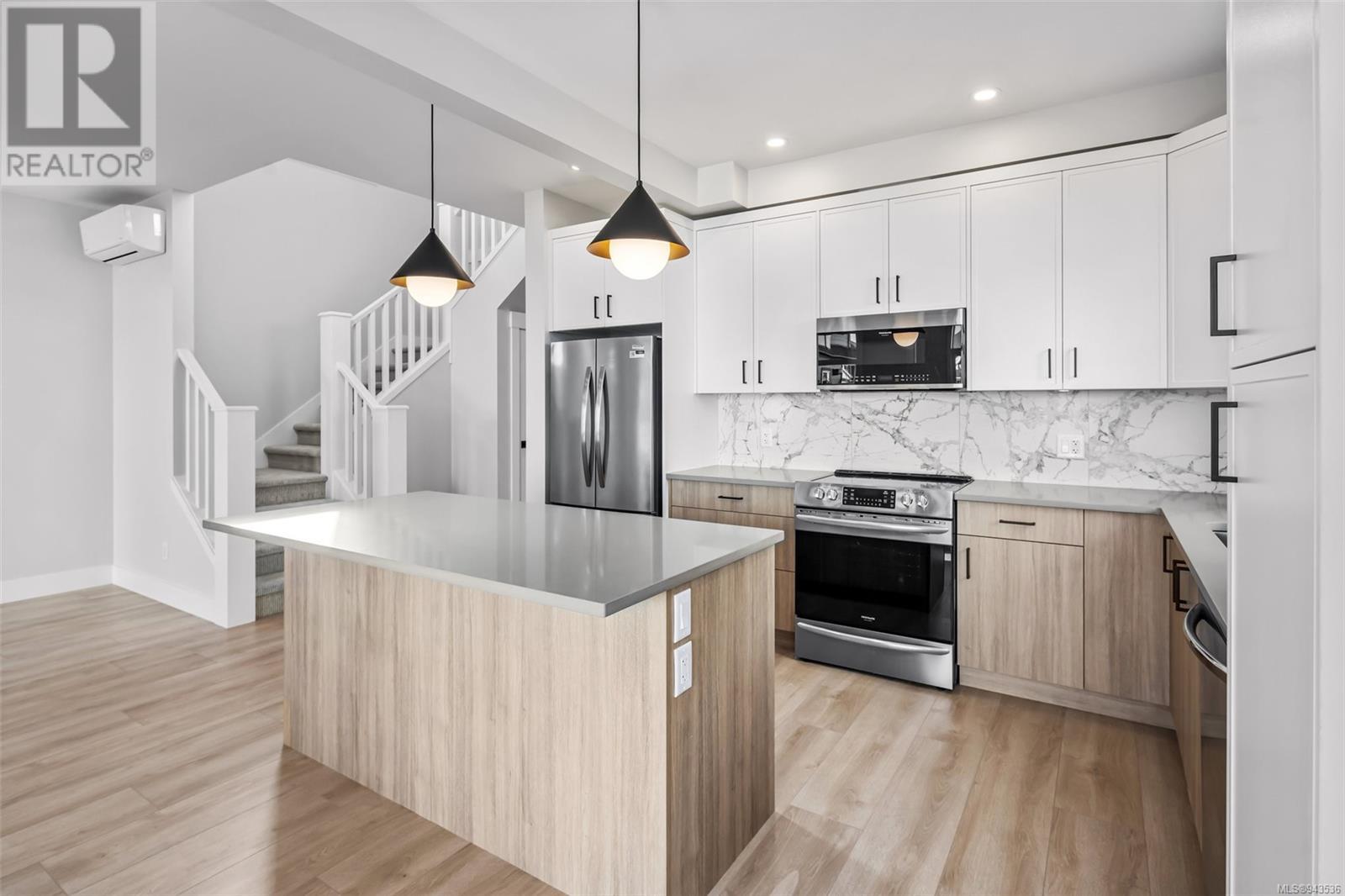 2279 Evelyn Lane