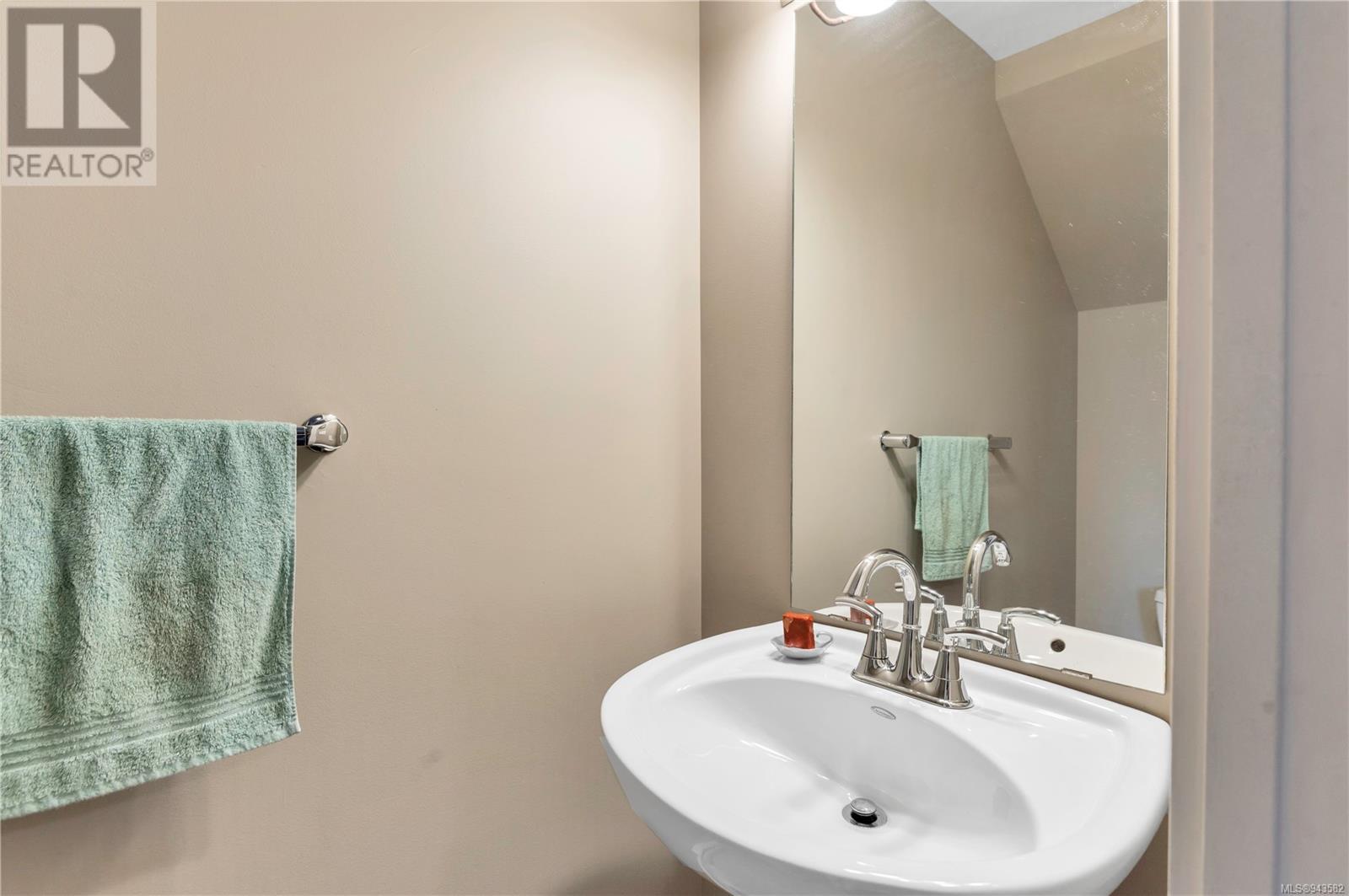 C 390 Carolyn Rd, #C