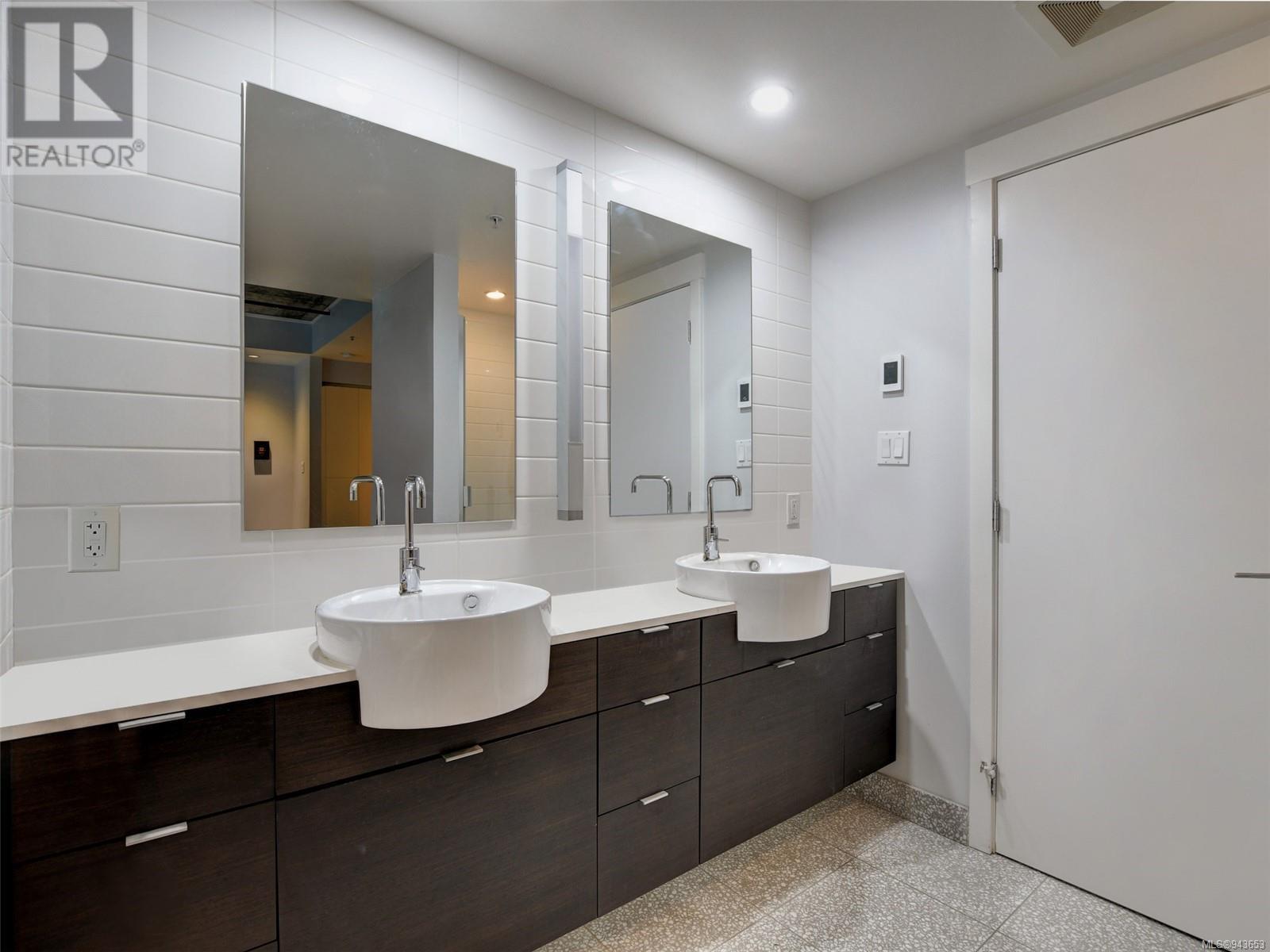 429 770 Fisgard St, #429