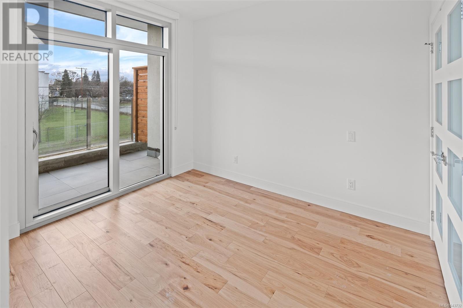 410 916 Lyall St, #410