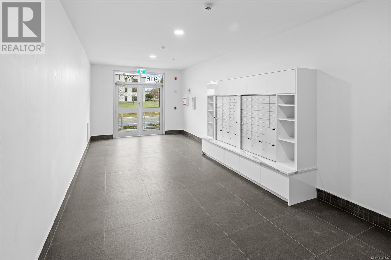 410 916 Lyall St, #410