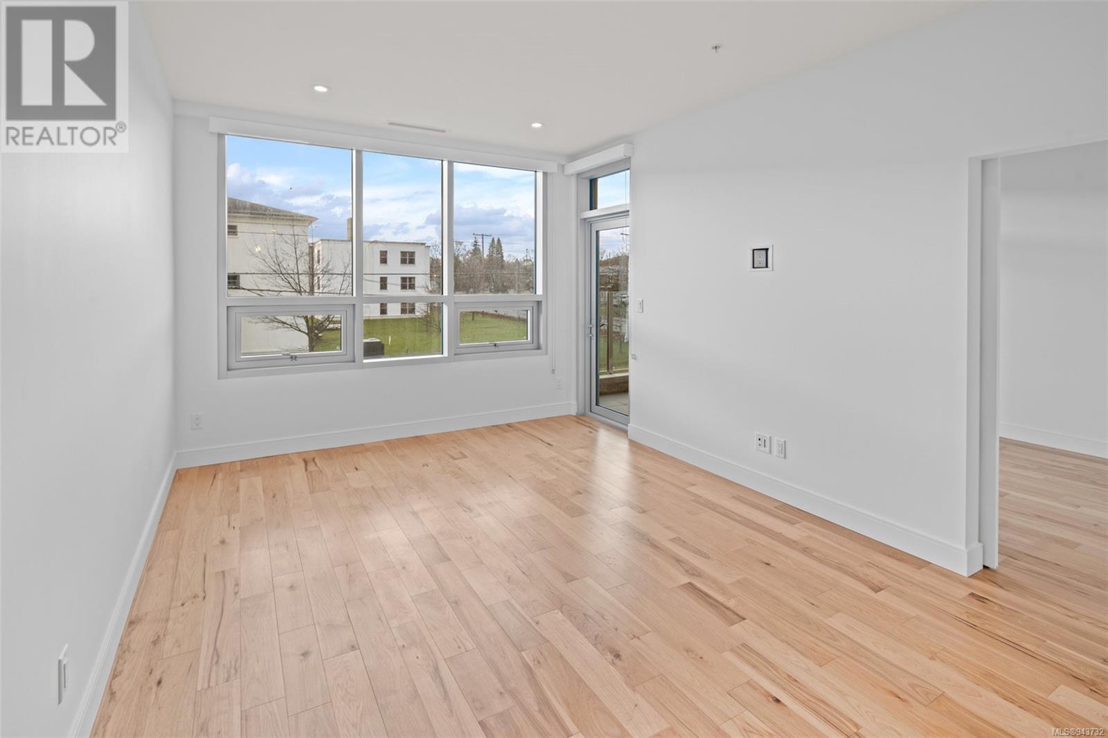 410 916 Lyall St, #410