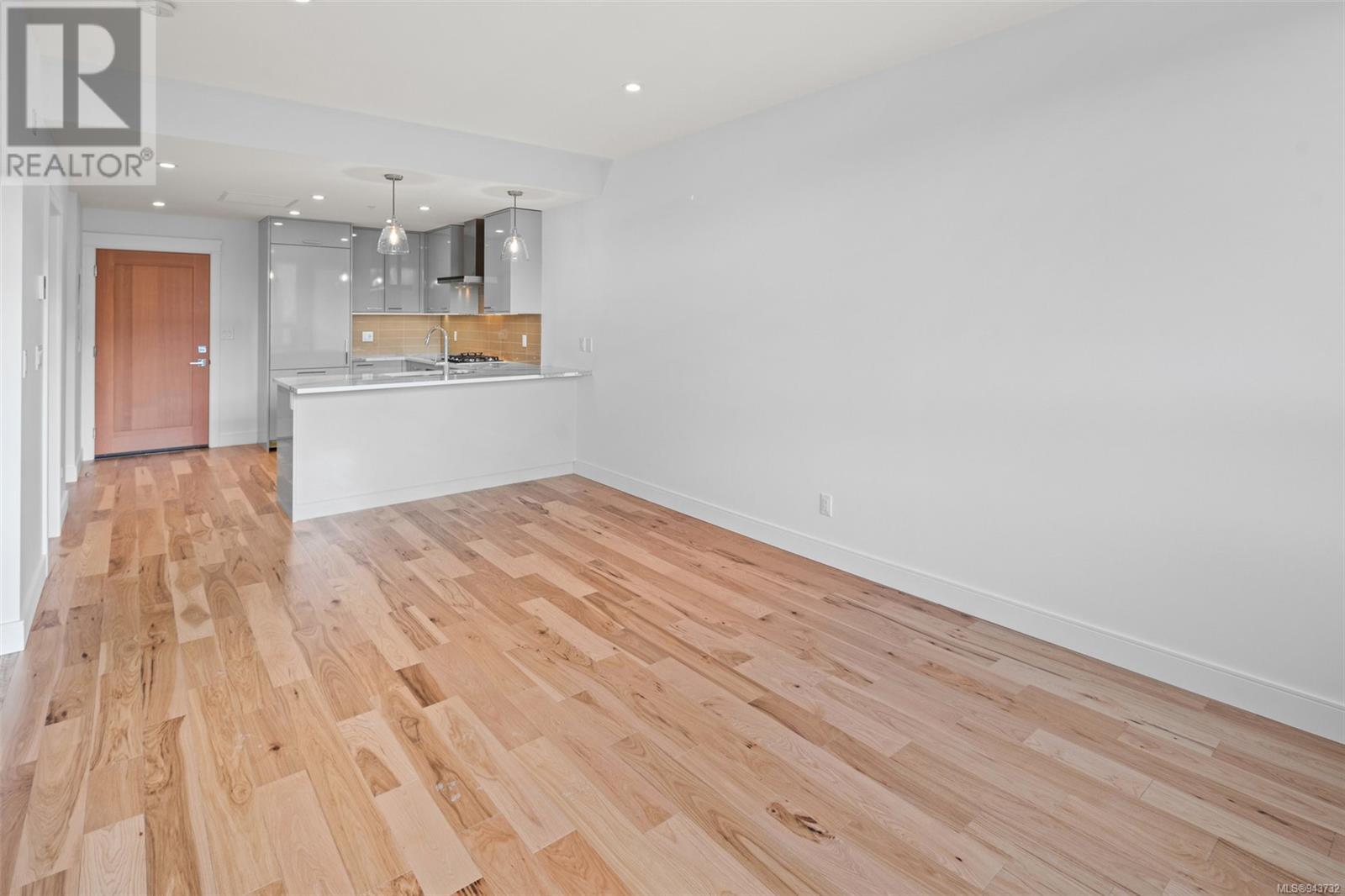 410 916 Lyall St, #410