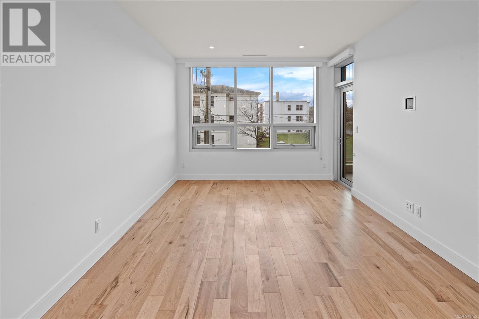 410 916 Lyall St, #410