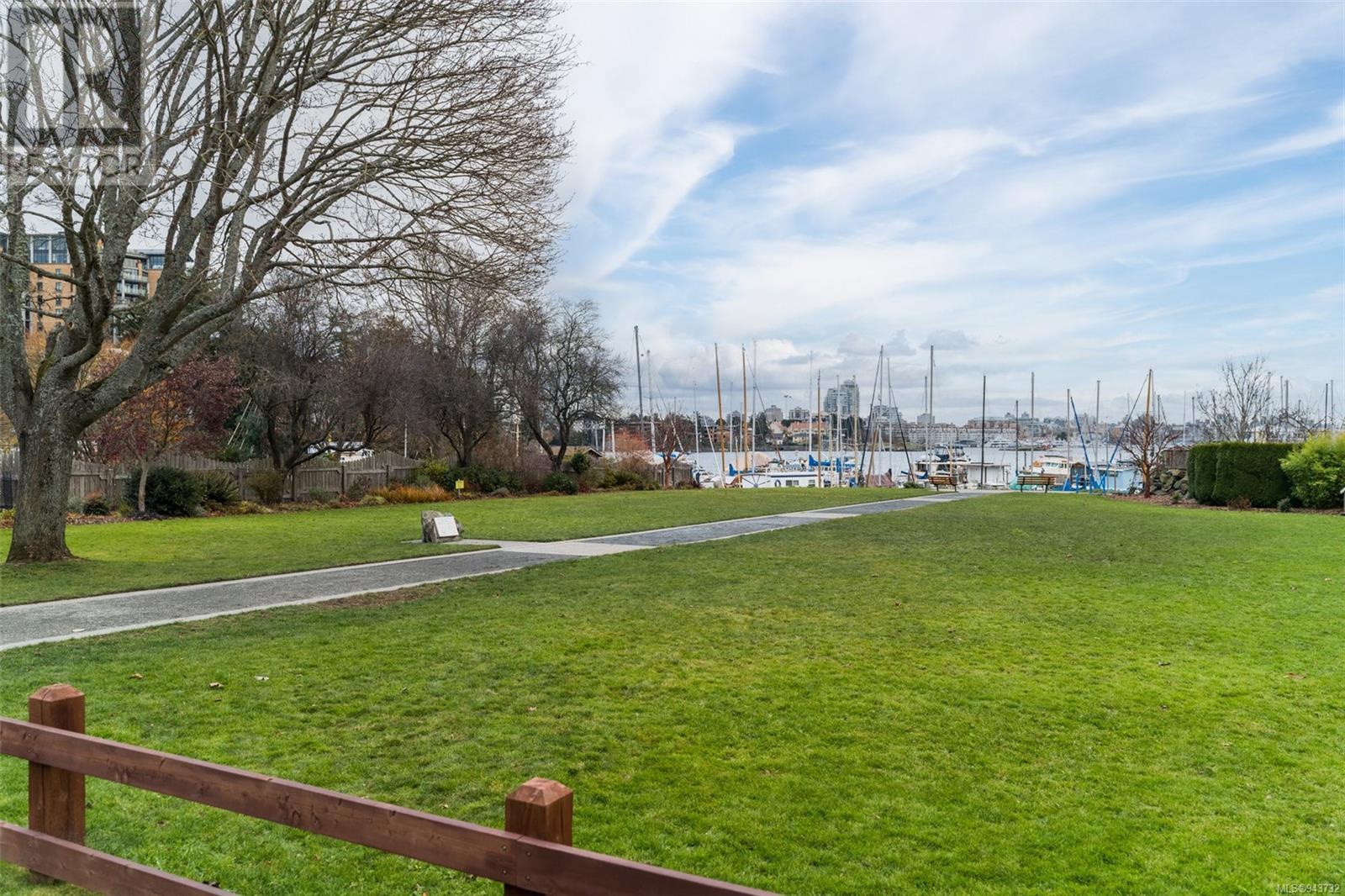 410 916 Lyall St, #410