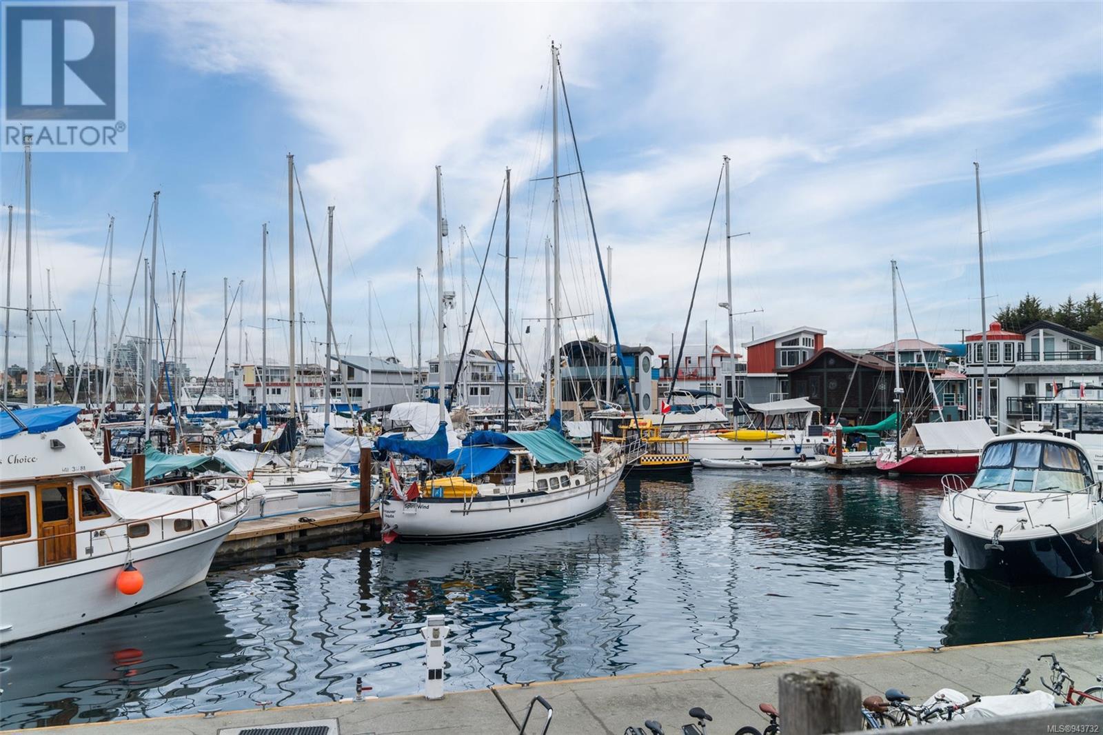 410 916 Lyall St, #410