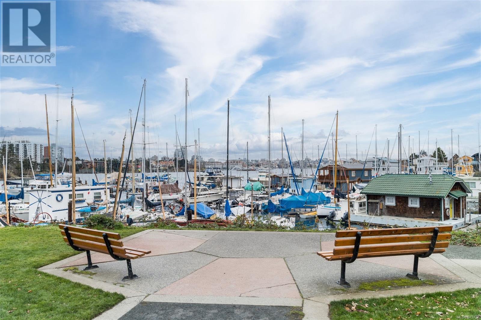 410 916 Lyall St, #410