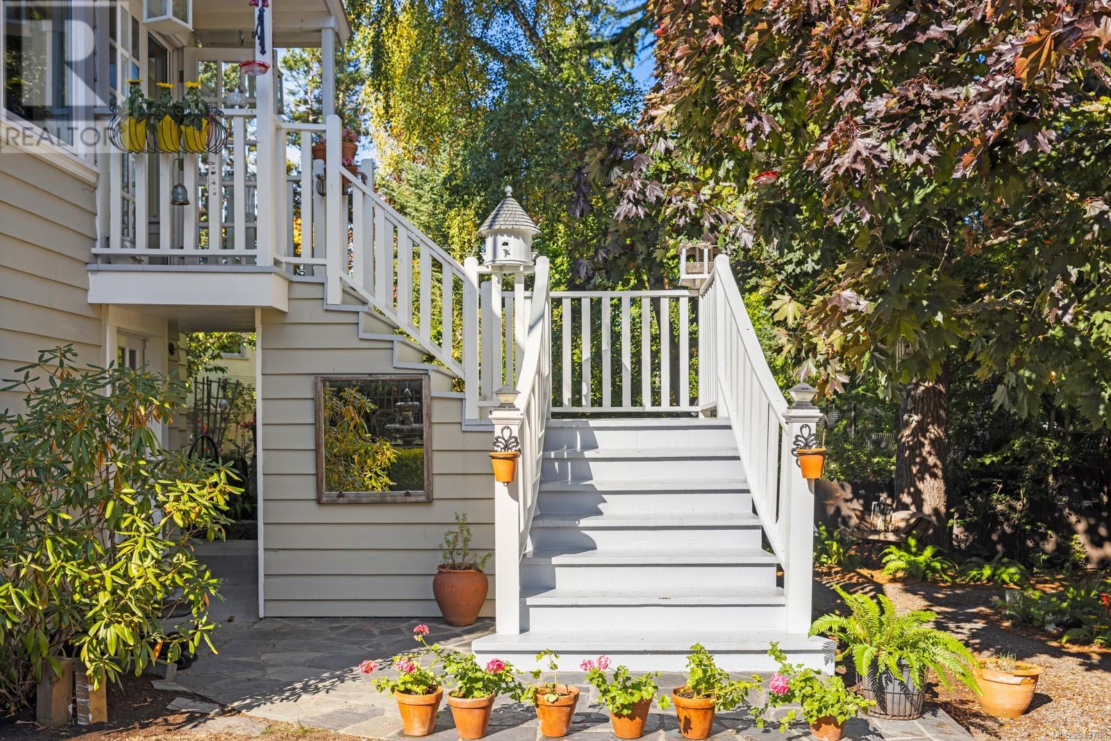 329 Plaskett Pl