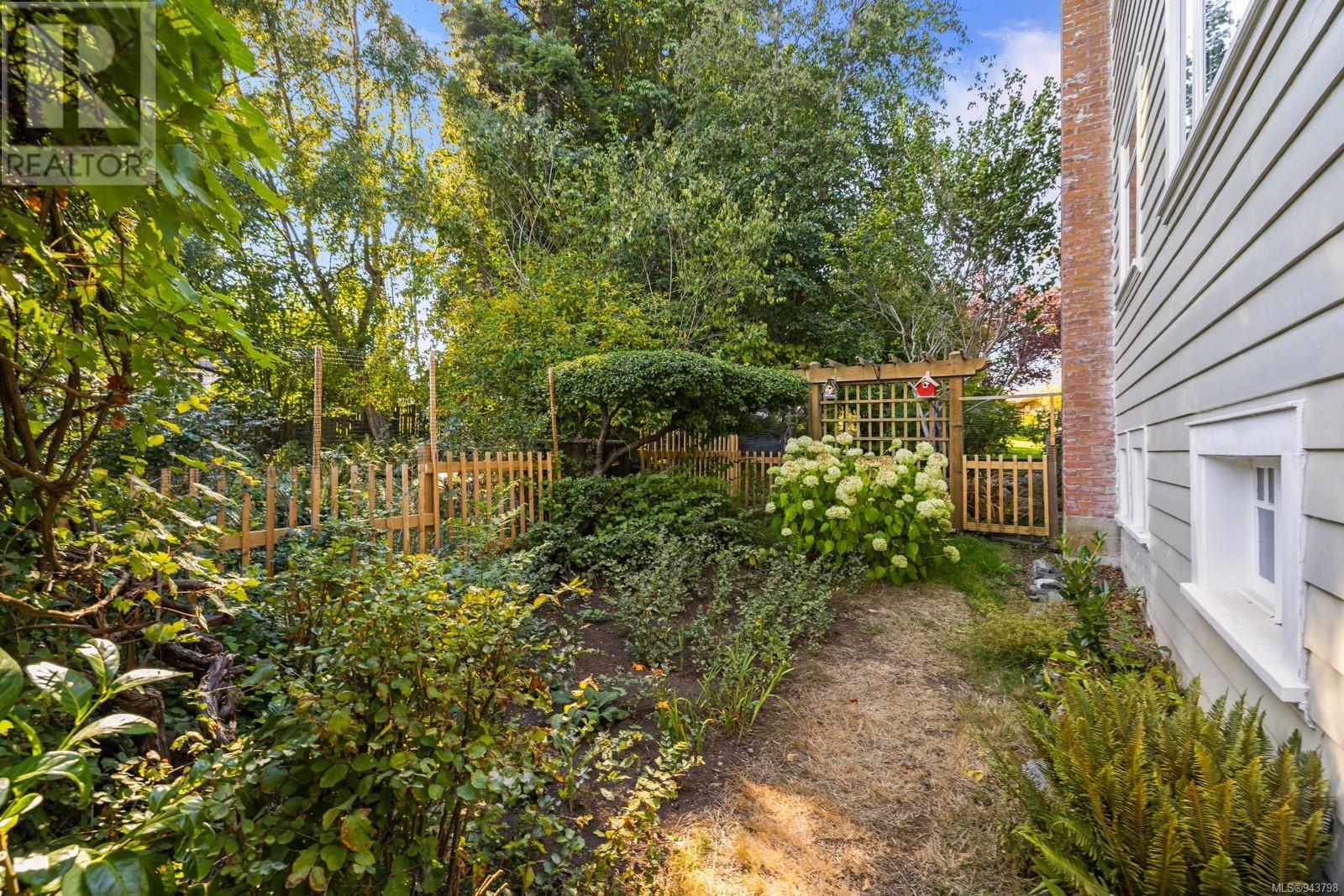 329 Plaskett Pl