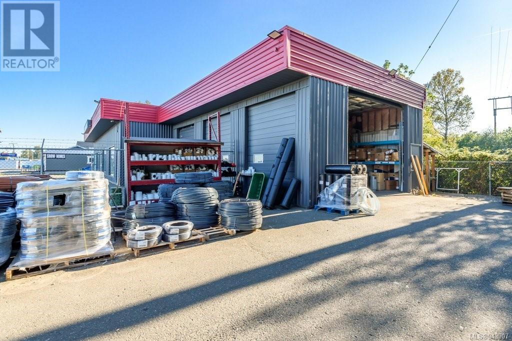 1325 Comox Rd
