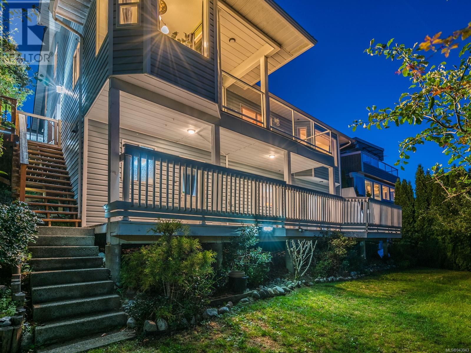 329 McLean St S