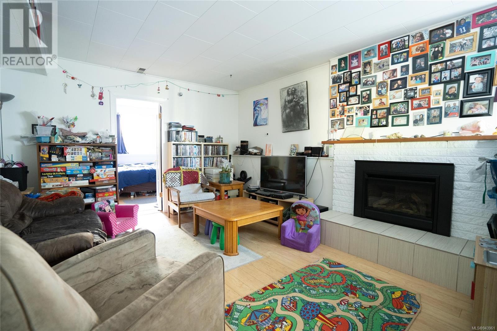 1023 Wychbury Ave