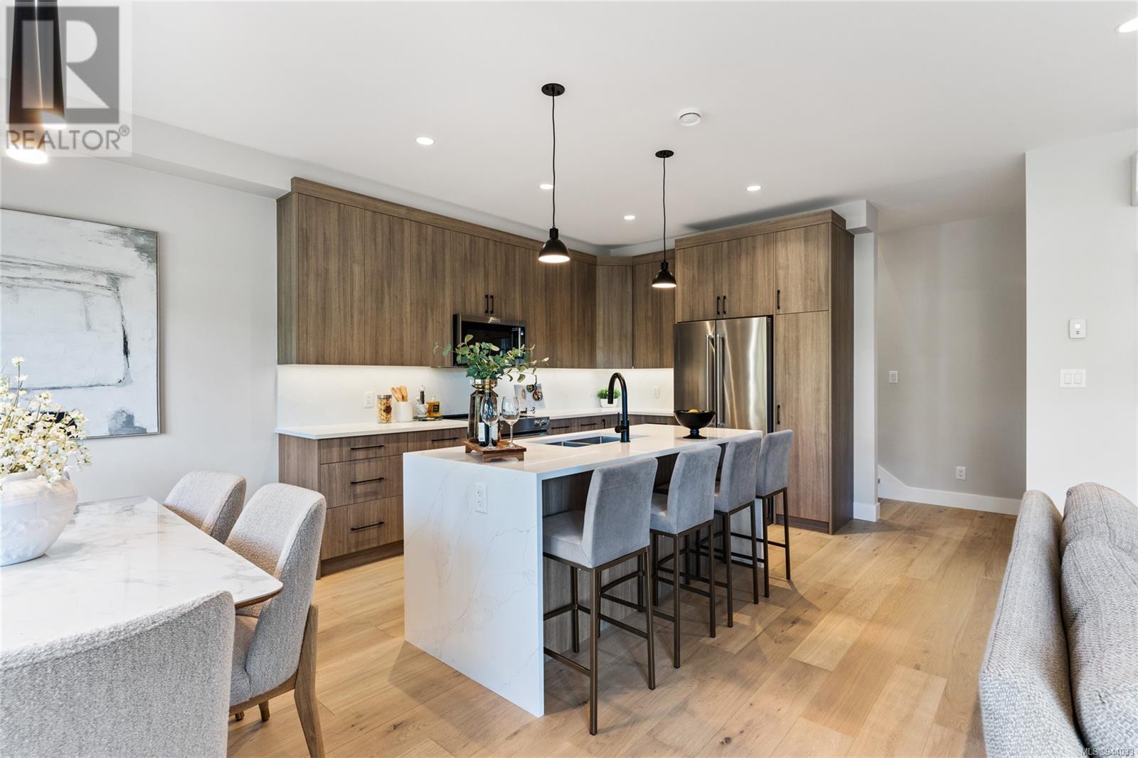 4 3921 Olympian Way, #4