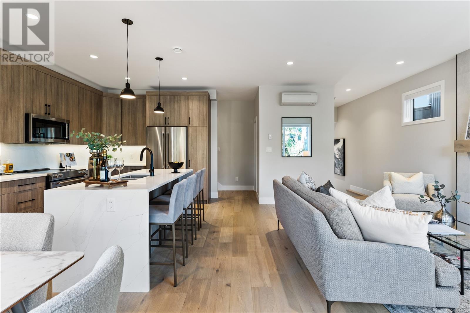 4 3921 Olympian Way, #4