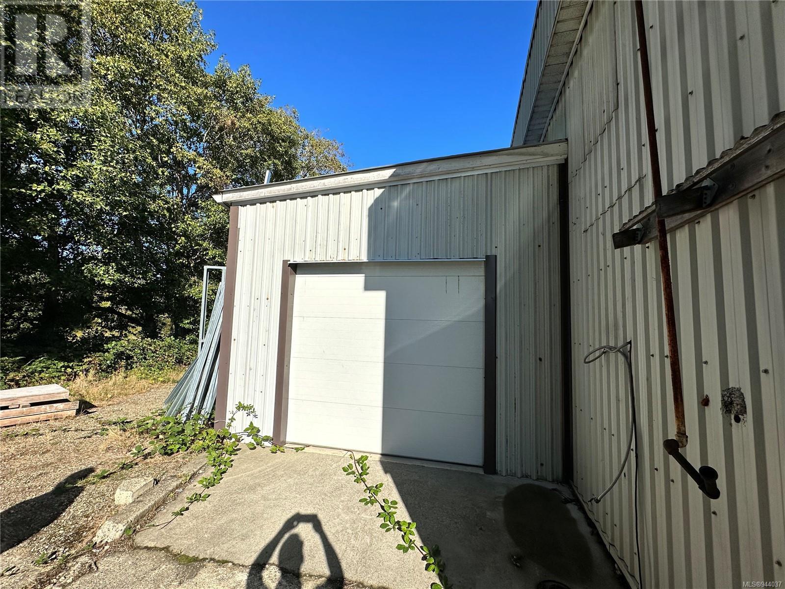 1355 Comox Rd