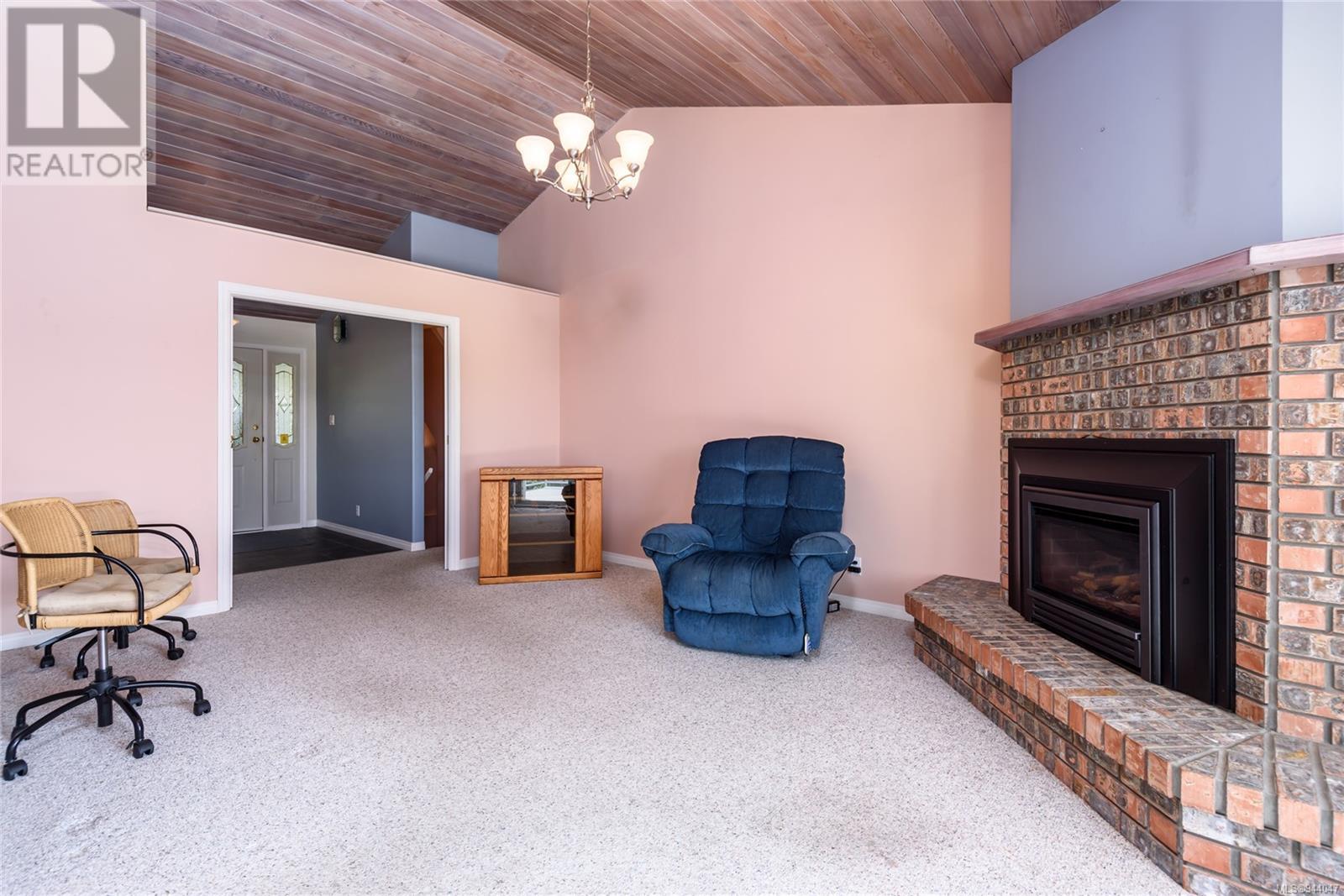 1272 Malahat Dr