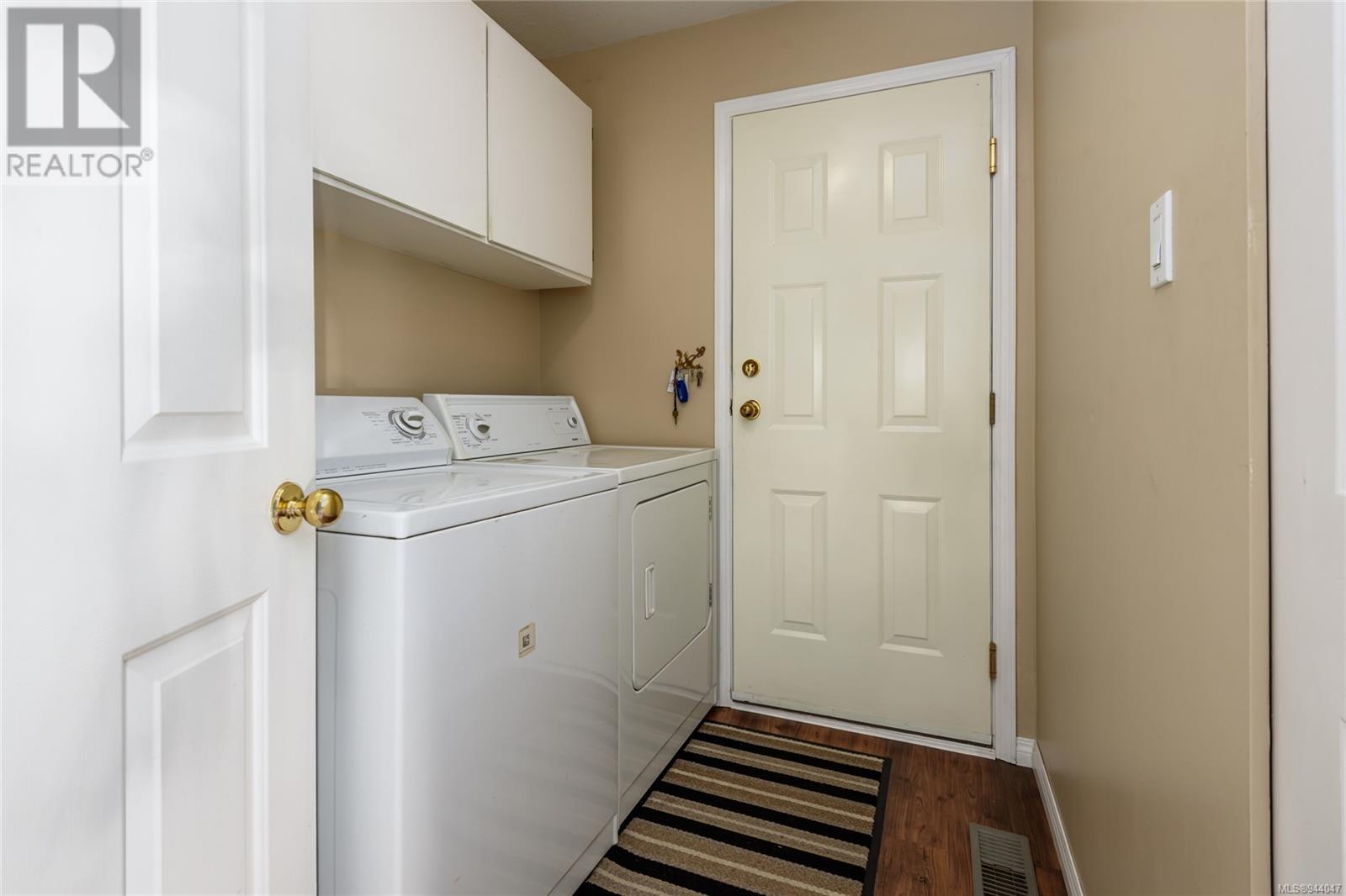 1272 Malahat Dr
