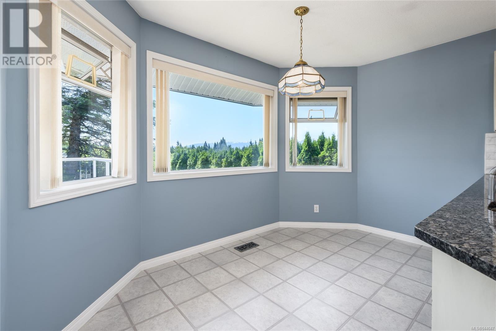 1272 Malahat Dr