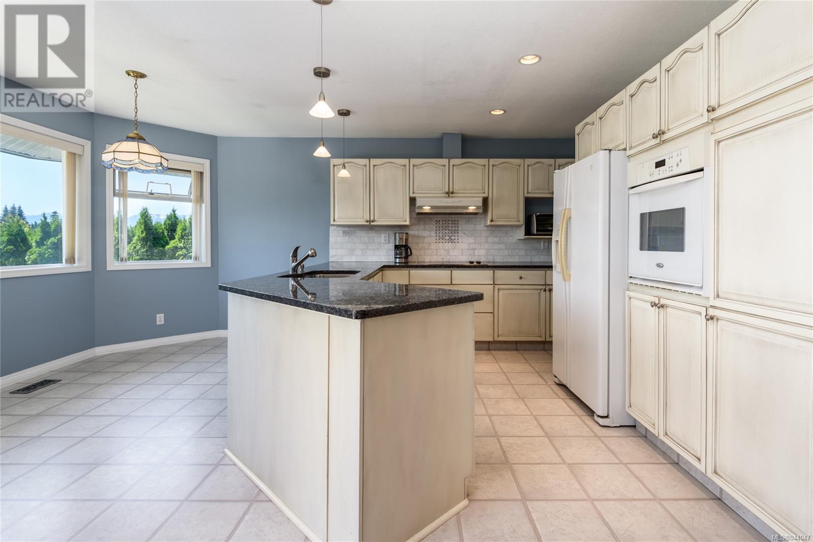 1272 Malahat Dr