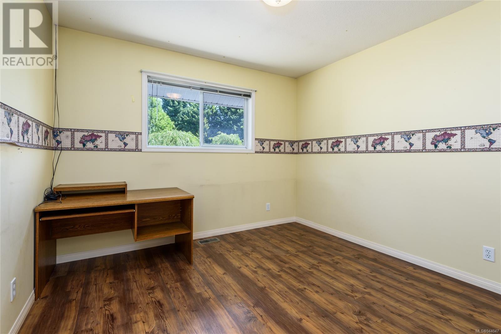 1272 Malahat Dr