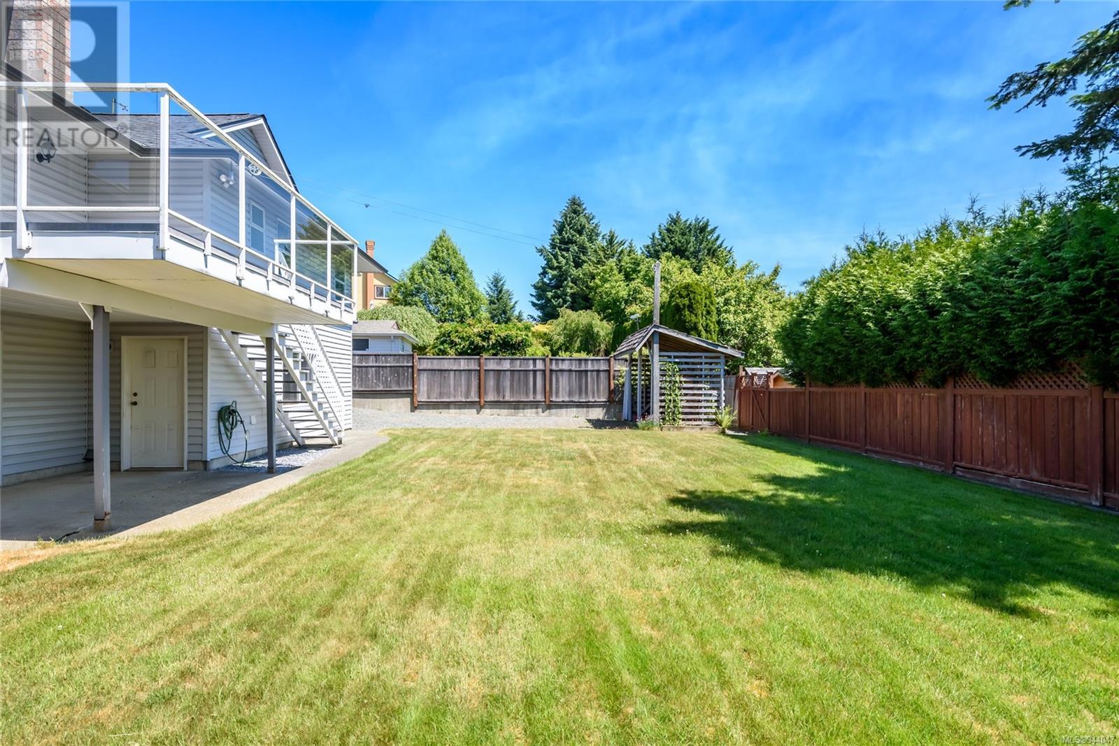 1272 Malahat Dr