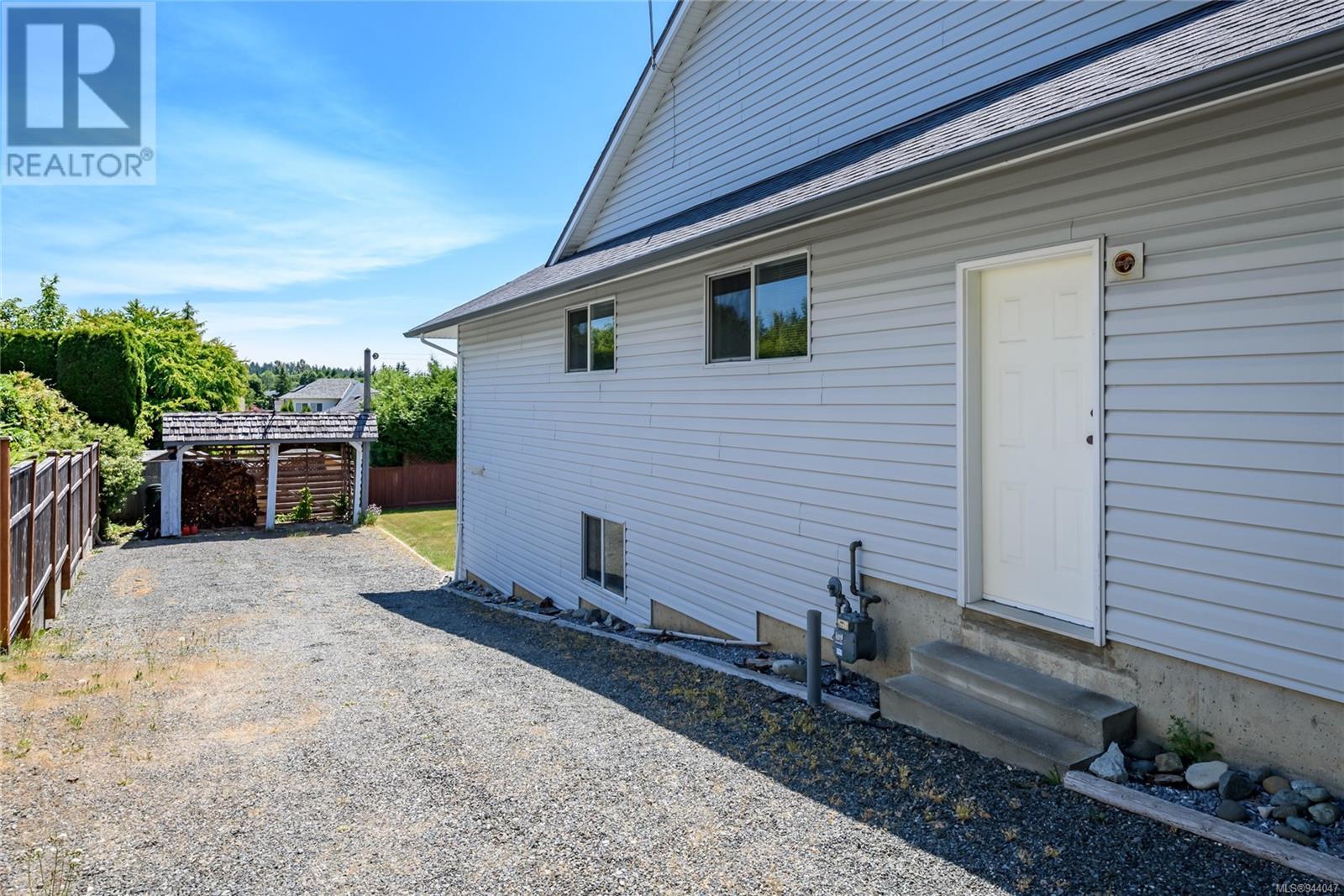 1272 Malahat Dr