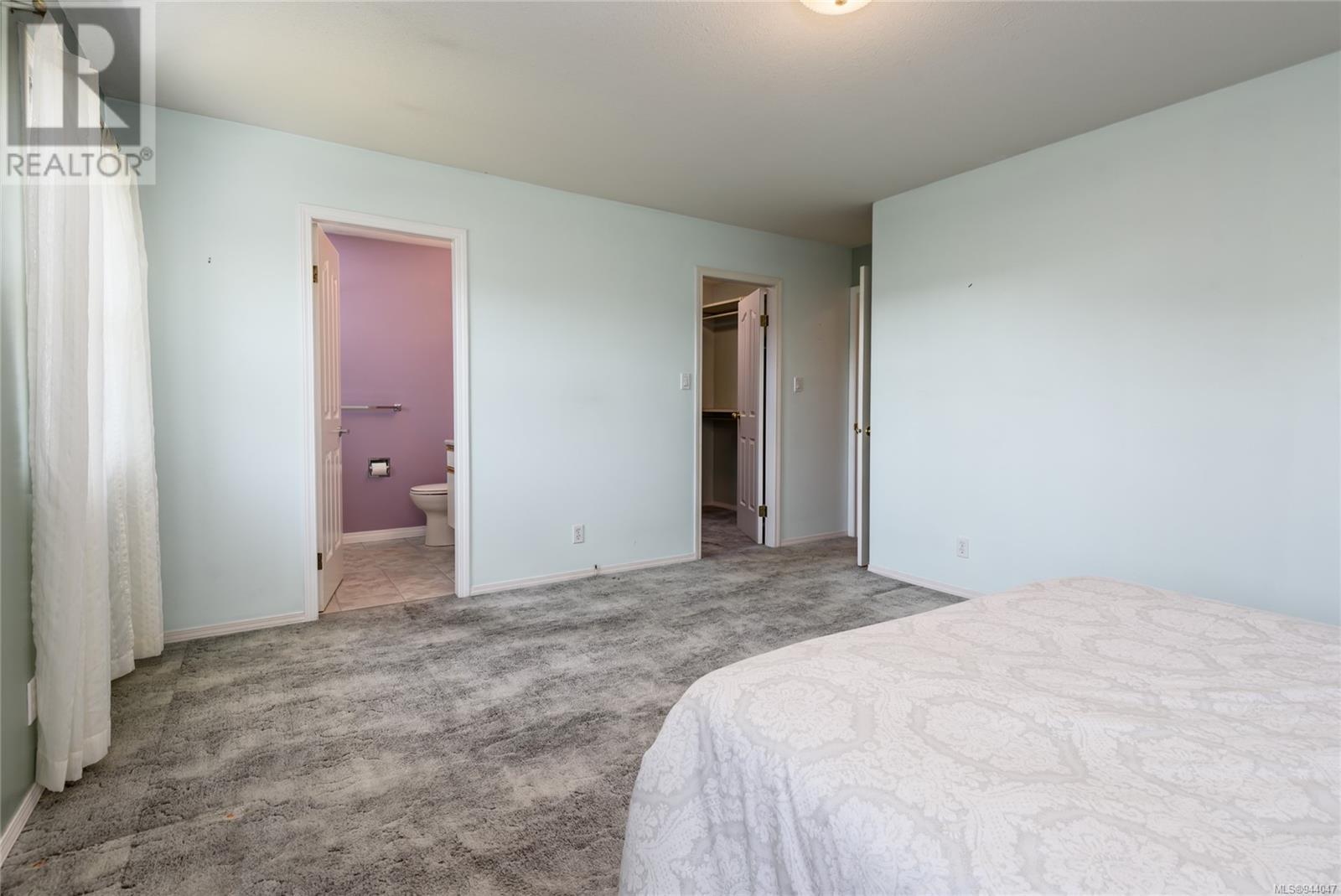 1272 Malahat Dr