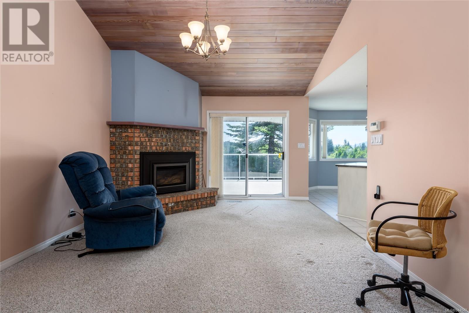1272 Malahat Dr