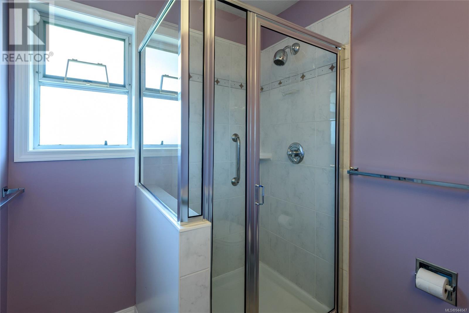 1272 Malahat Dr