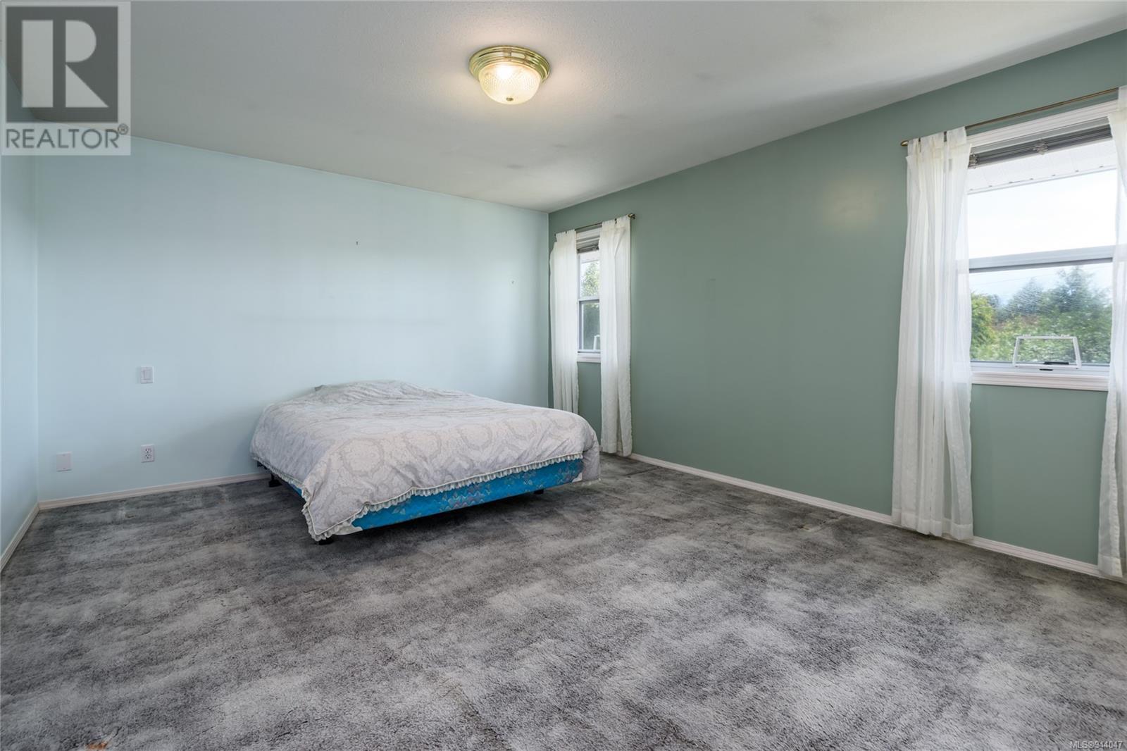 1272 Malahat Dr