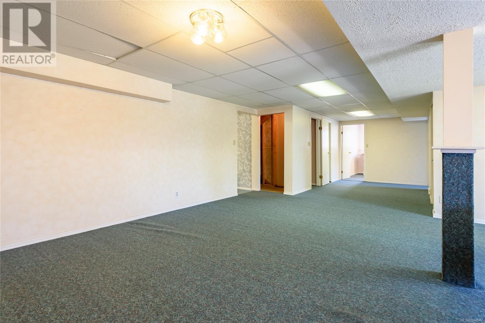 1272 Malahat Dr