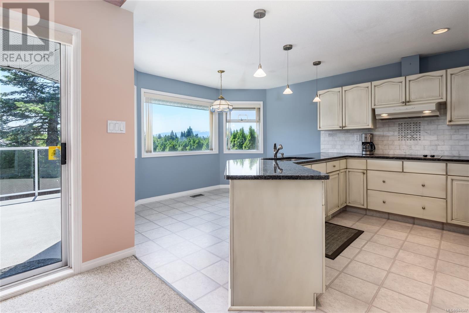 1272 Malahat Dr