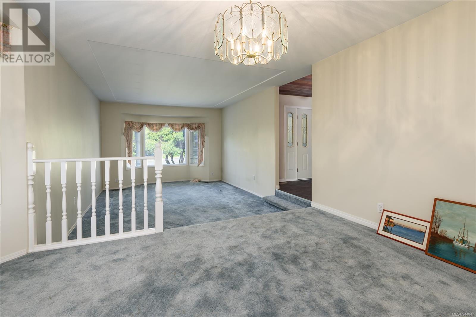 1272 Malahat Dr