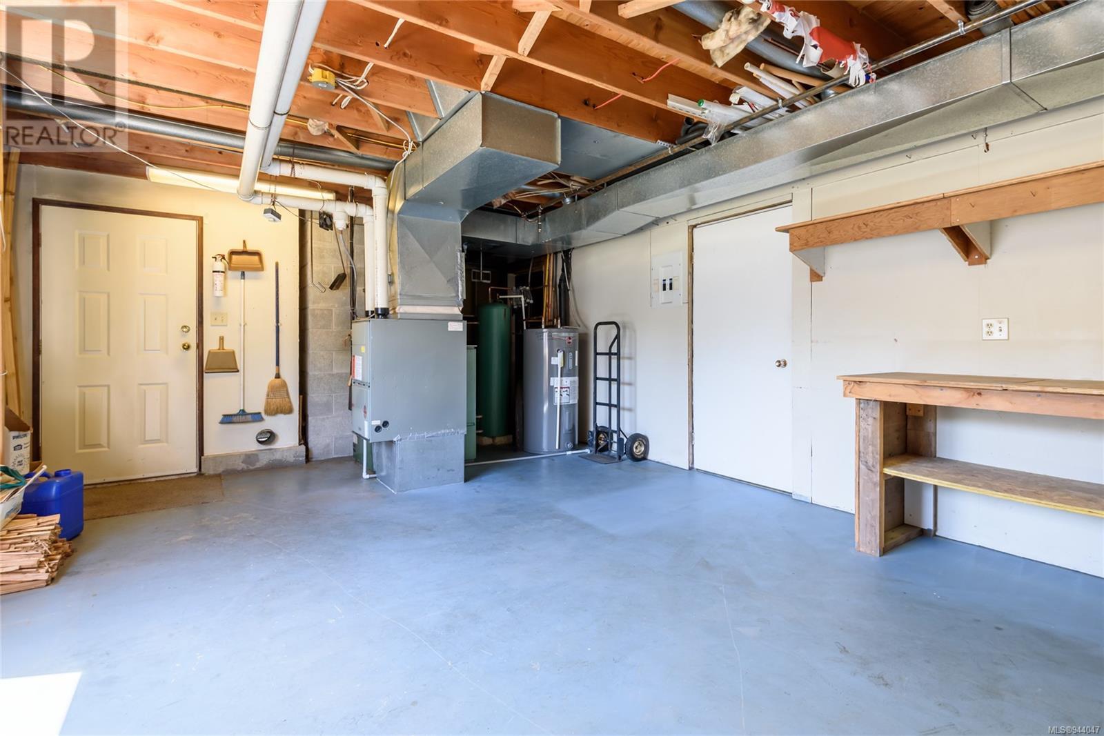 1272 Malahat Dr